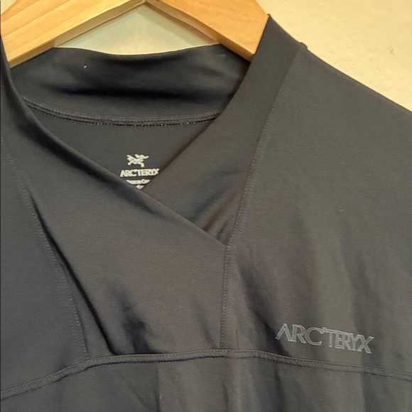 Arc'teryx Women’s Long Sleeve size L - Picture 4 of 4